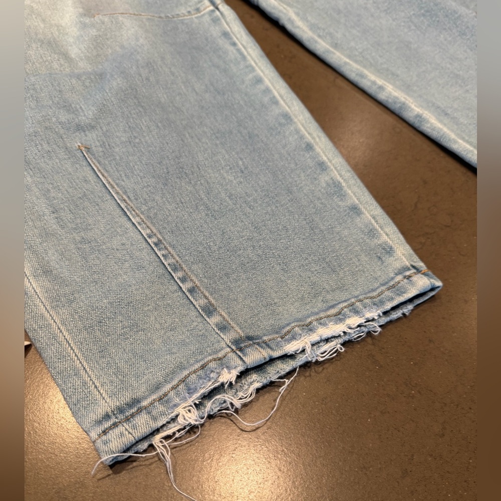 NWT Evangelina Distressed Barrel Jeans Sz: 29 & 31 - Picture 11 of 16